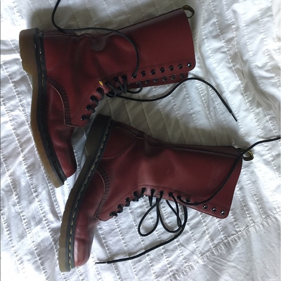 Doc Martin - tall maroon boot - Picture 1 of 3