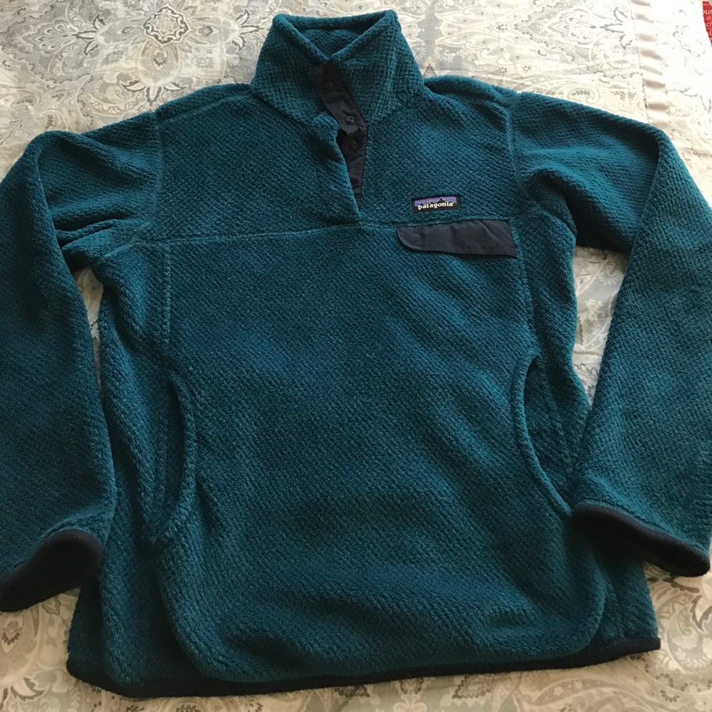 Blue Patagonia pull-over