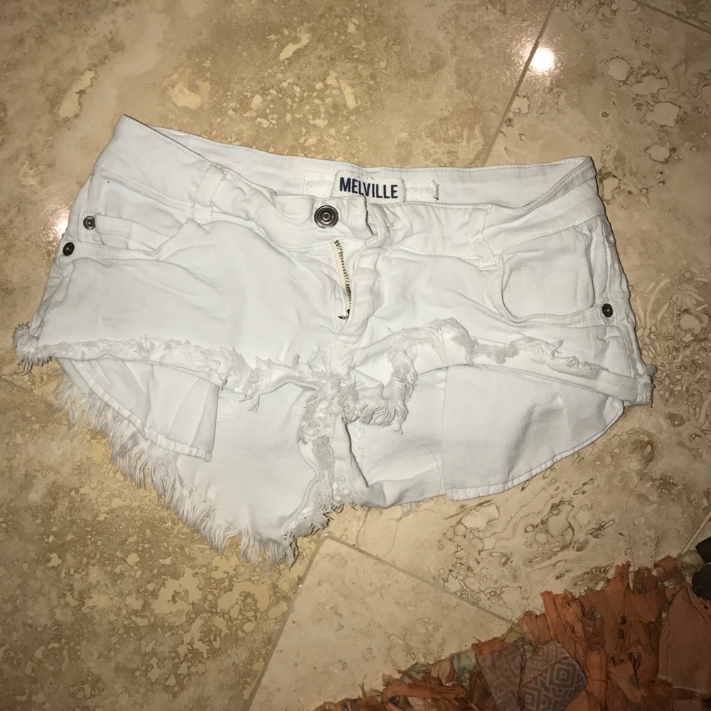 White shorts! Brandy Melville