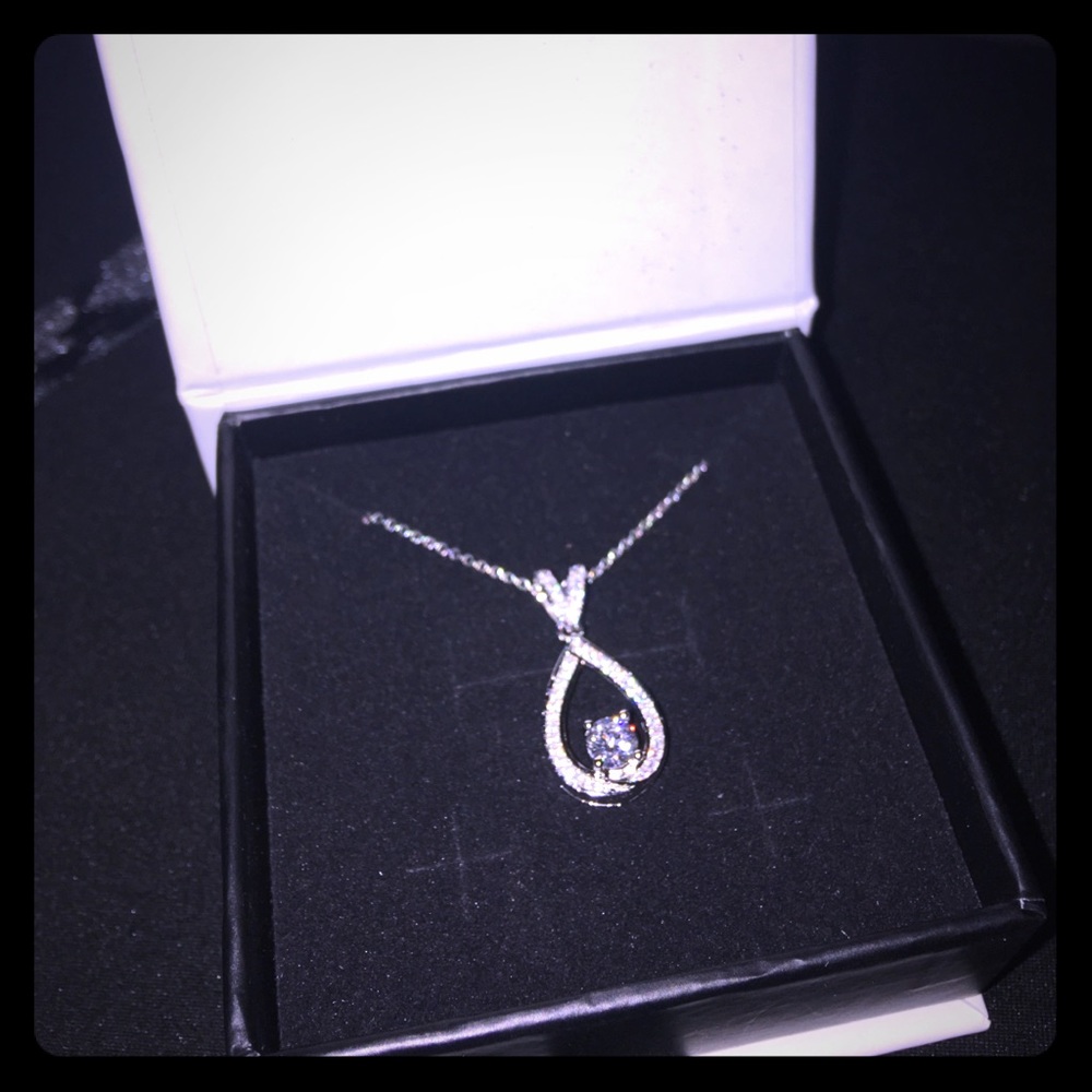 Brand new in box Cate&Chloe Necklace