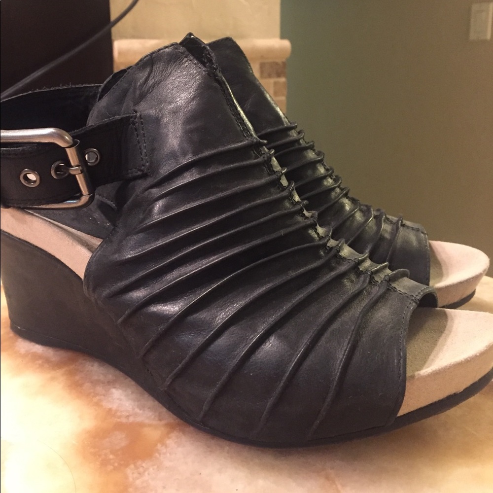 Black Ultra Comfy Summer Wedges by Earthies