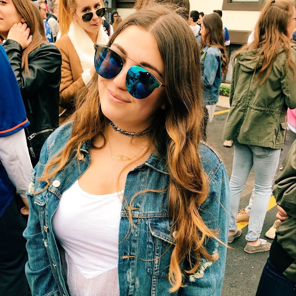 Meet your Posher, Chloe