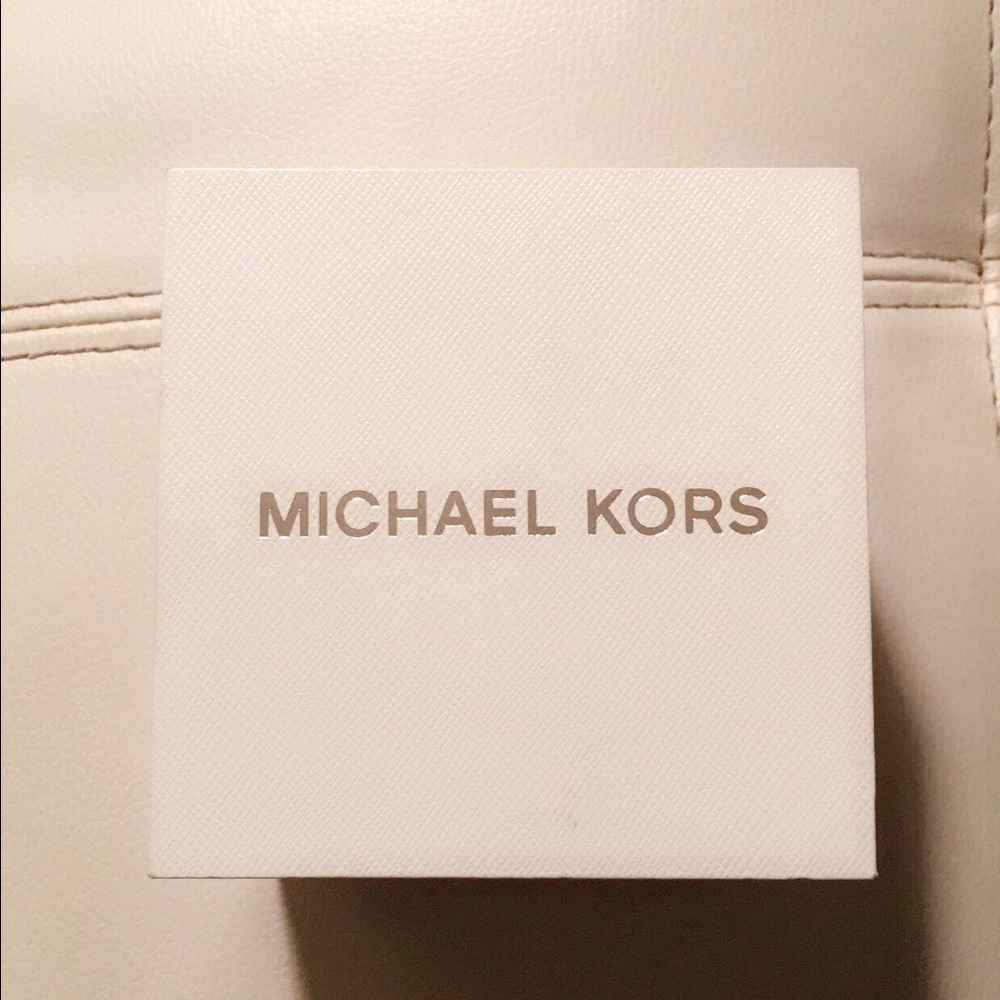 Micheal Kors Unisex Watch - Picture 5 of 5