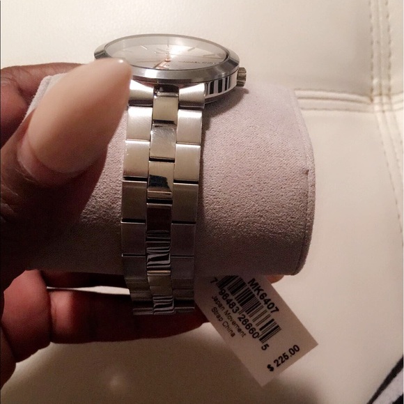 Micheal Kors Unisex Watch - Picture 4 of 5