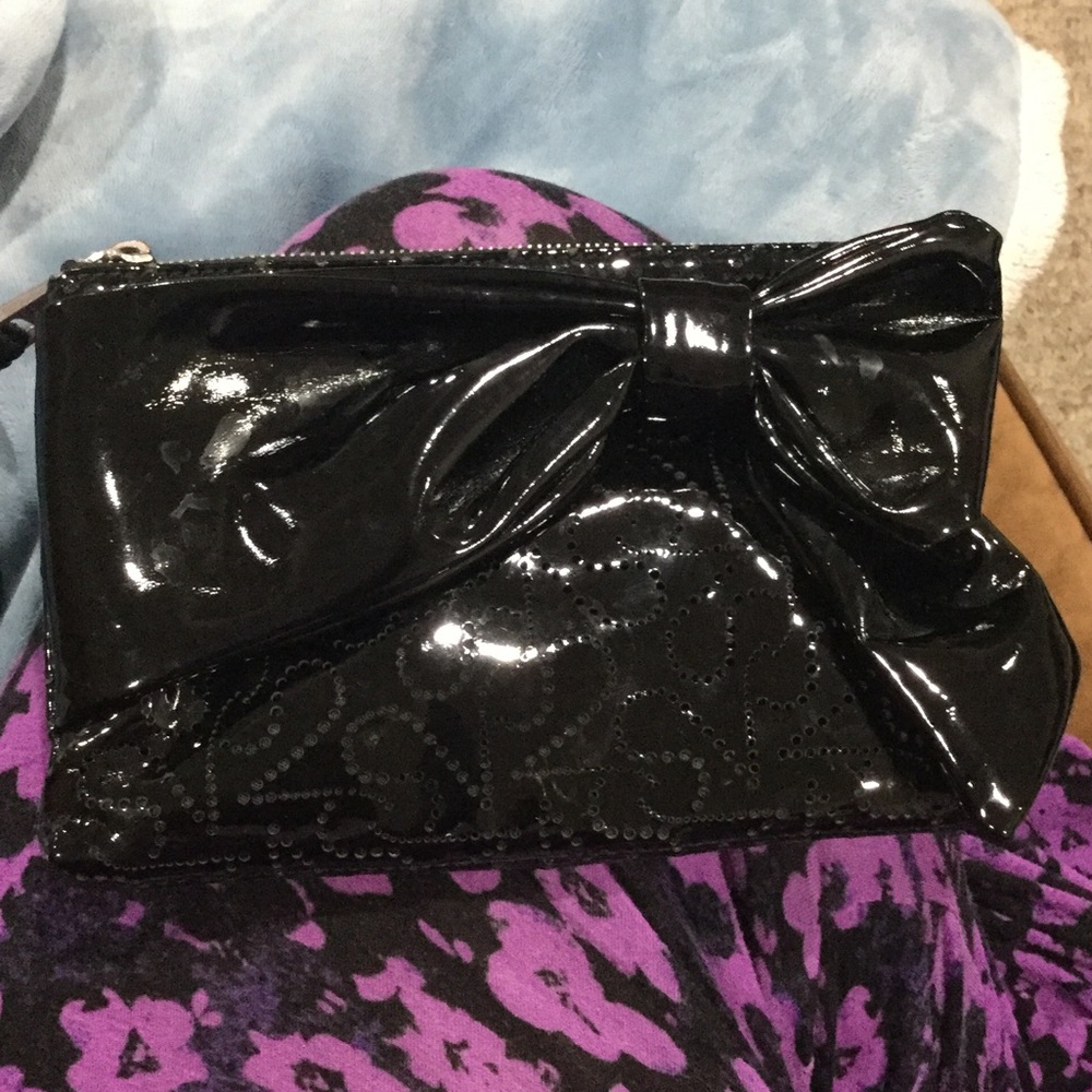 Vera wang wristlet