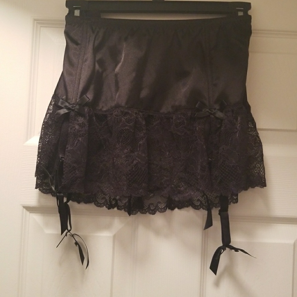 Cacique Hip Slip with Garter clips