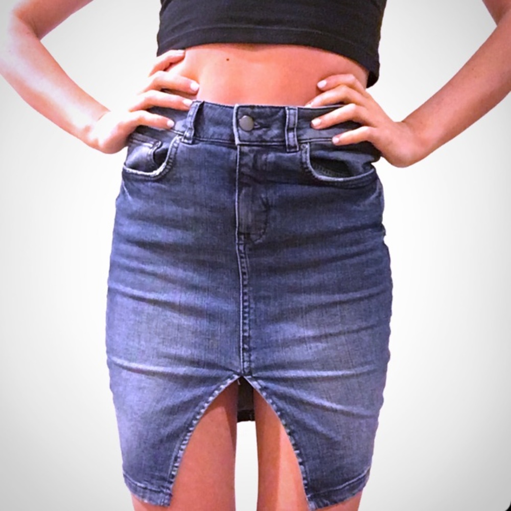 🌻 H&M Divided Denim Skirt