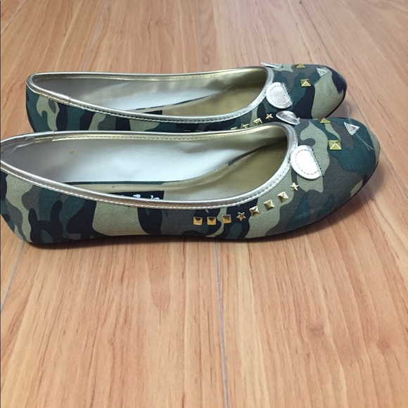 NWOT Studded camo mouse flats - Picture 2 of 5