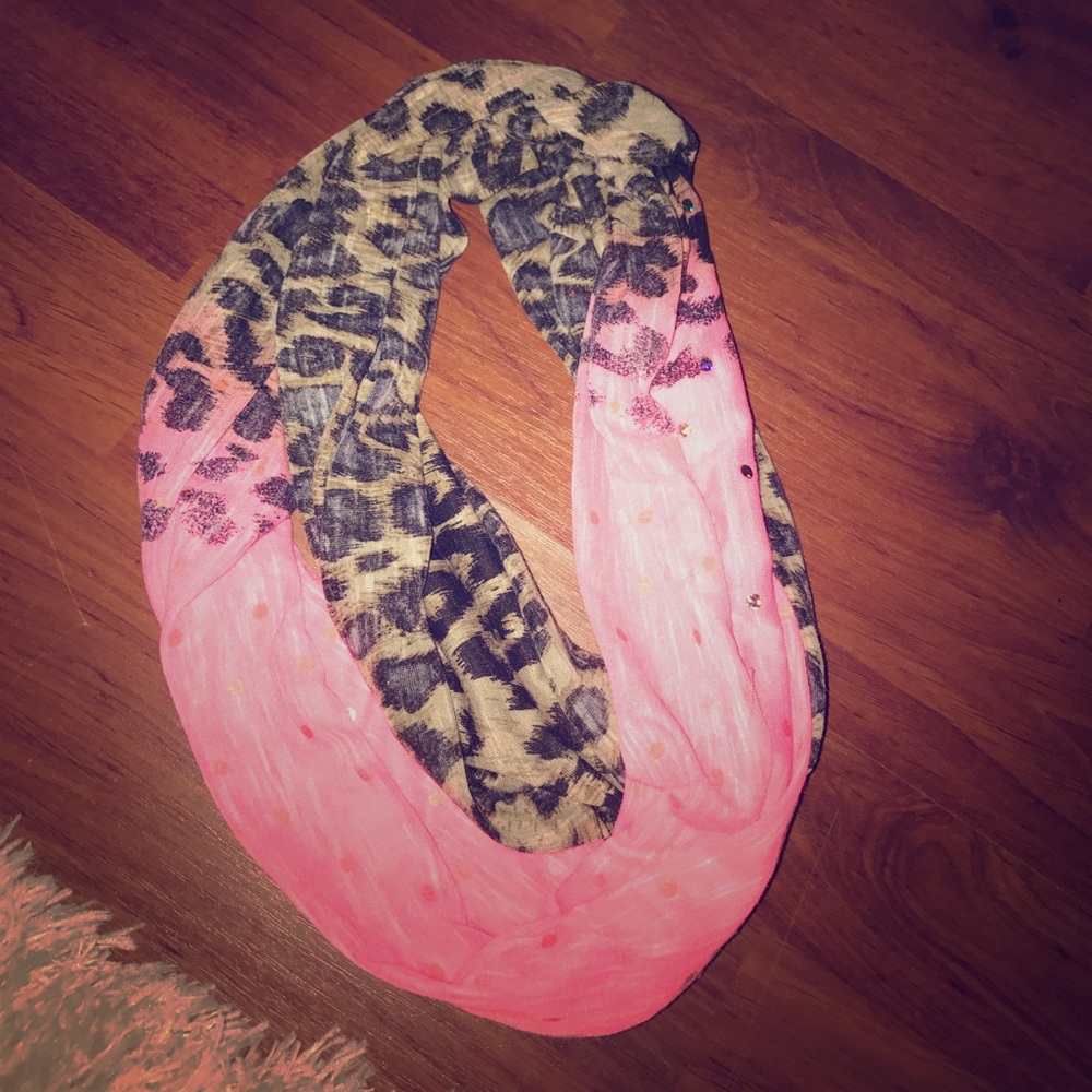 Cute Justice Pink and cheetah with sparkle Scarf!