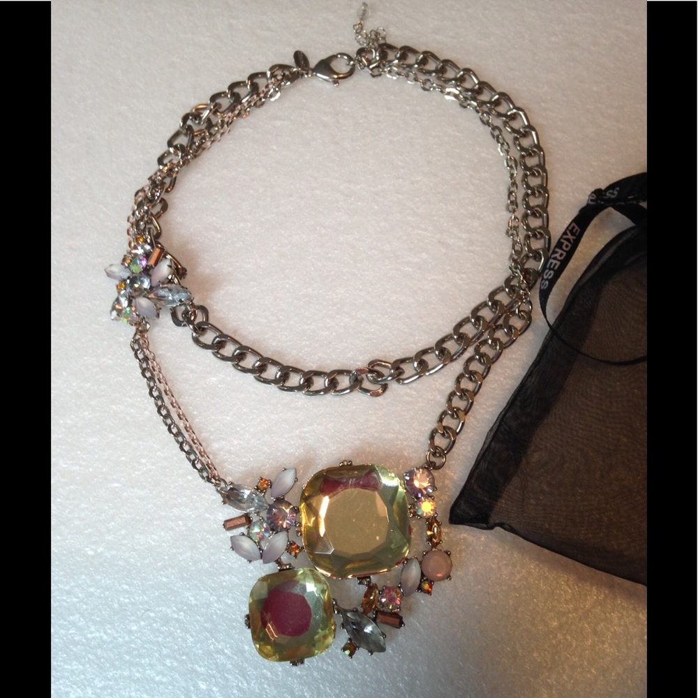 Express necklace