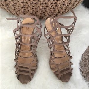 Schultz Julianna in Neutral