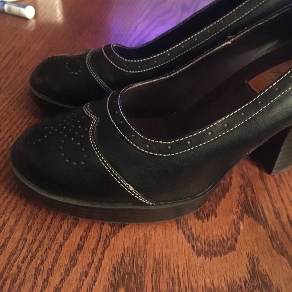 Size 6 Hot Cakes heels - Picture 2 of 5
