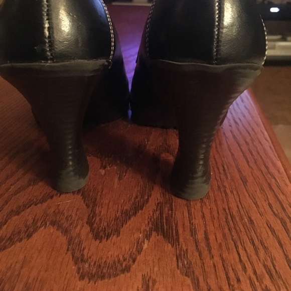 Size 6 Hot Cakes heels - Picture 3 of 5
