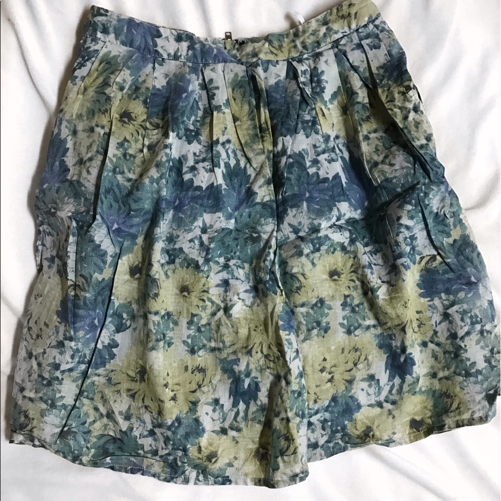 ✨ Buy 2, Get 1 Free ✨LIKE NEW! UO Floral Skirt