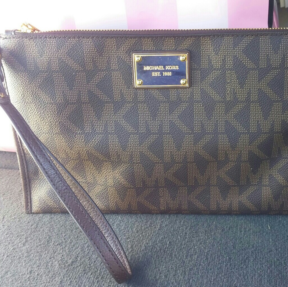 MK large wristlet/Pouch