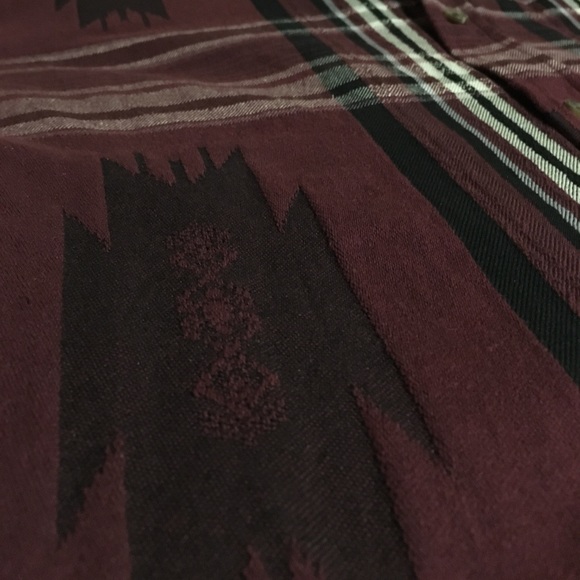 Large On The Byas Long Sleeve Flannel type shirt🔥 - Picture 3 of 3