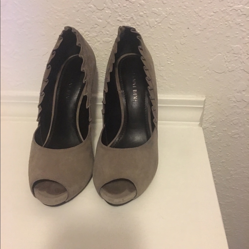 Gianni bini gray open toe pump