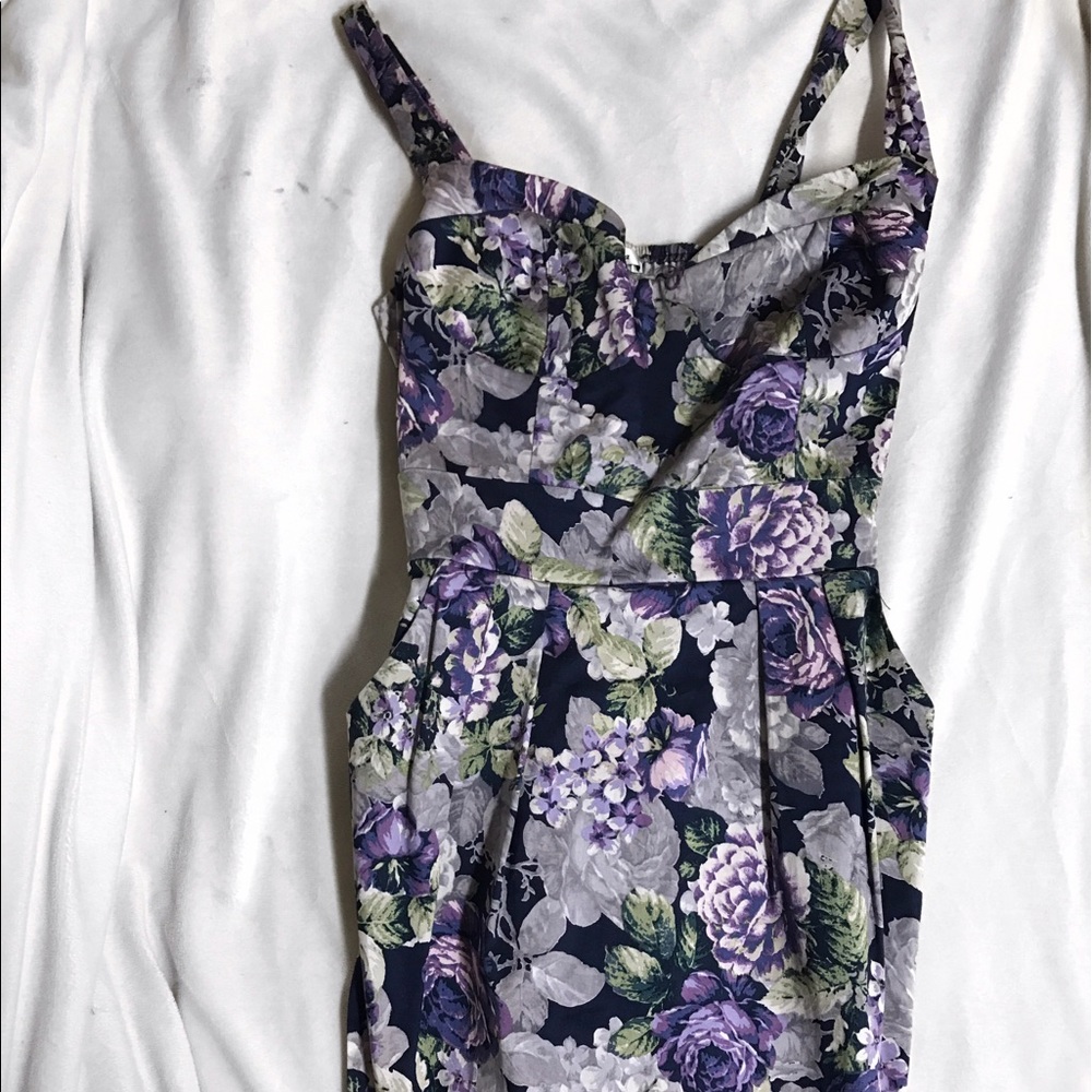 ✨ Buy 3 for $25 ✨LIKE NEW! Floral Dress