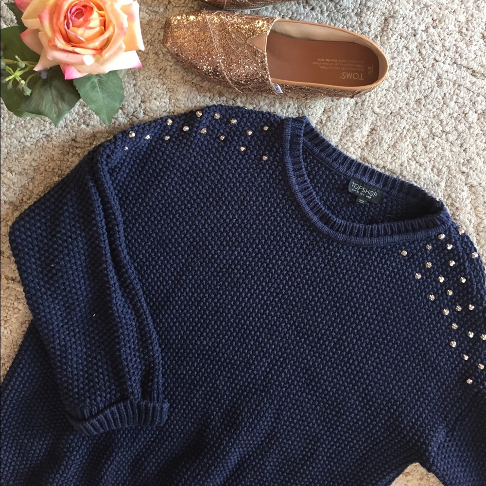 B2GO • 🗝 Topshop Sweater 🗝