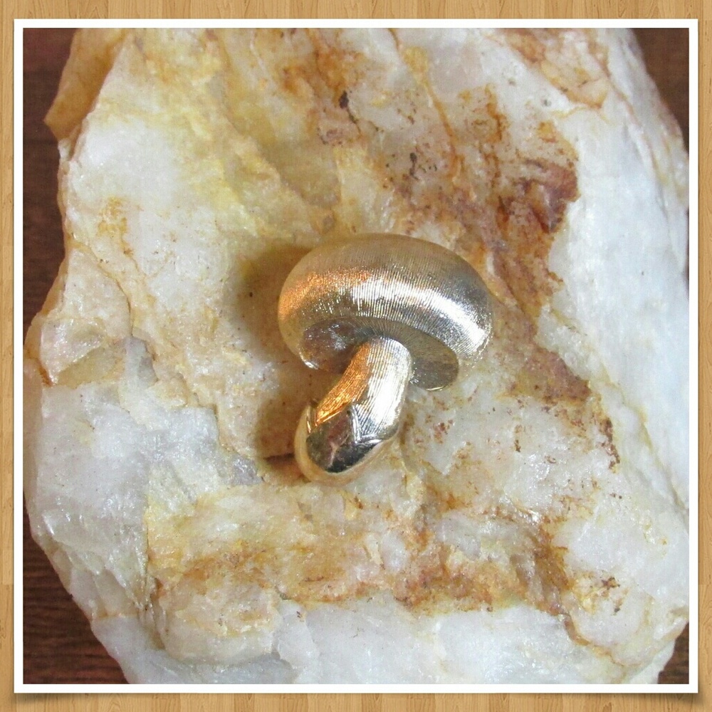 Vtg 60's Trifari Small Mushroom Pin