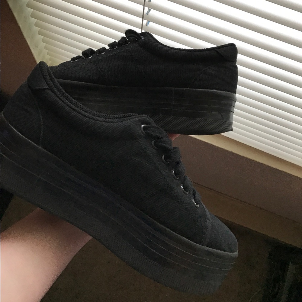 Black platforms!