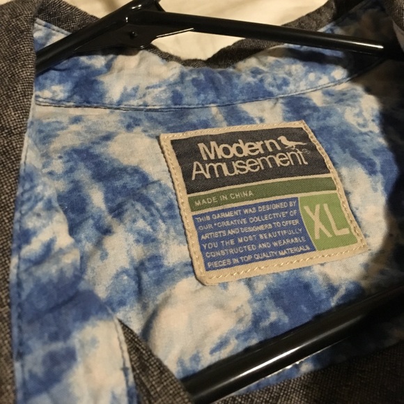 XL Modern Amusement button down shirt - Picture 3 of 3