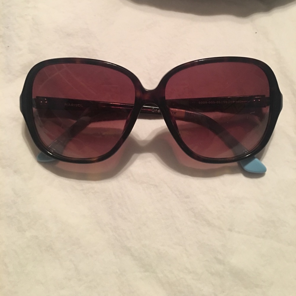 Tom's large sunglasses