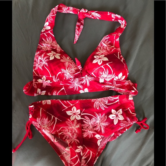 Other - Gorgeous flower set swimming