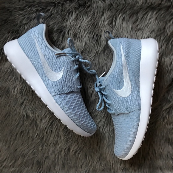 OFFER ME 🔥 Nike Roshe One Flyknit - Picture 2 of 5