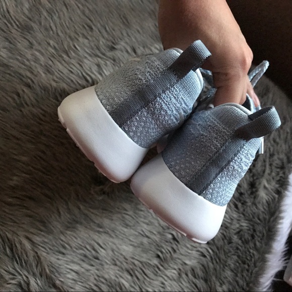 OFFER ME 🔥 Nike Roshe One Flyknit - Picture 4 of 5