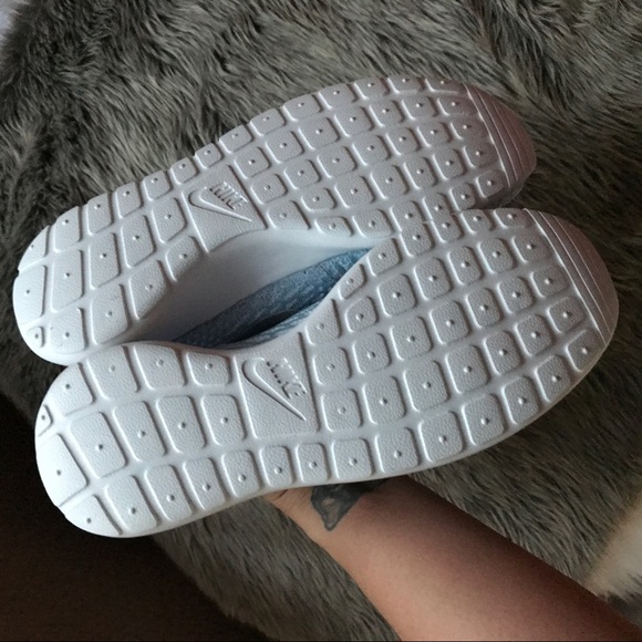 OFFER ME 🔥 Nike Roshe One Flyknit - Picture 5 of 5