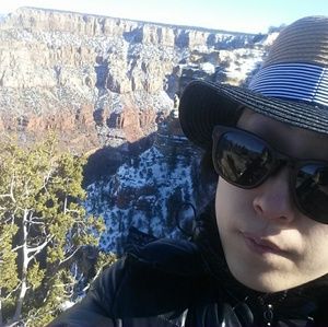 Meet your Posher, Jung