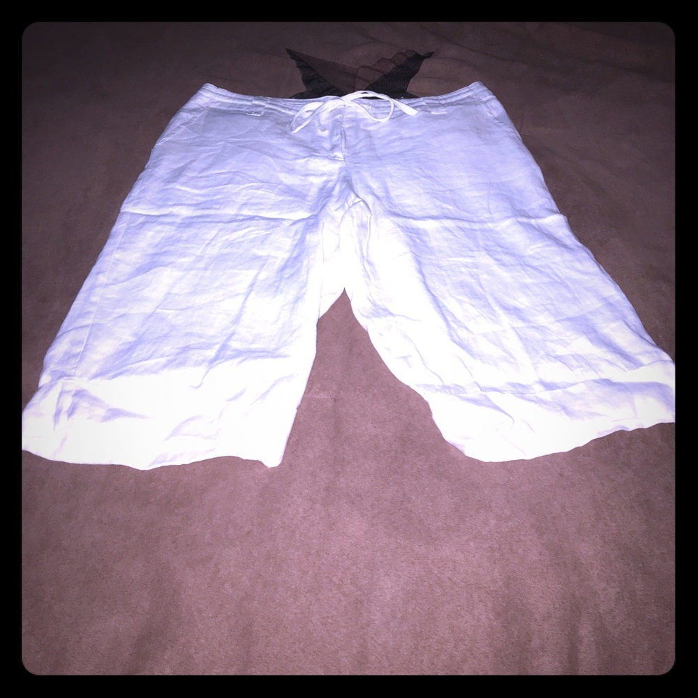 Super comfy White Capris