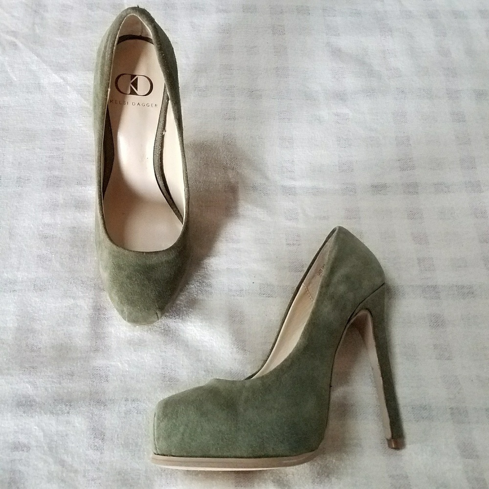 Kelsi Dagger ▪ 'Linzy' Forest 🌳 Suede Pumps. 5.5 - Picture 2 of 7