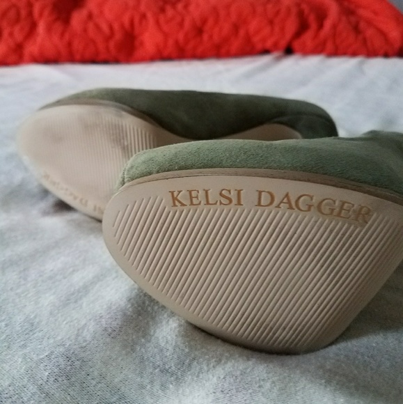 Kelsi Dagger ▪ 'Linzy' Forest 🌳 Suede Pumps. 5.5 - Picture 5 of 7