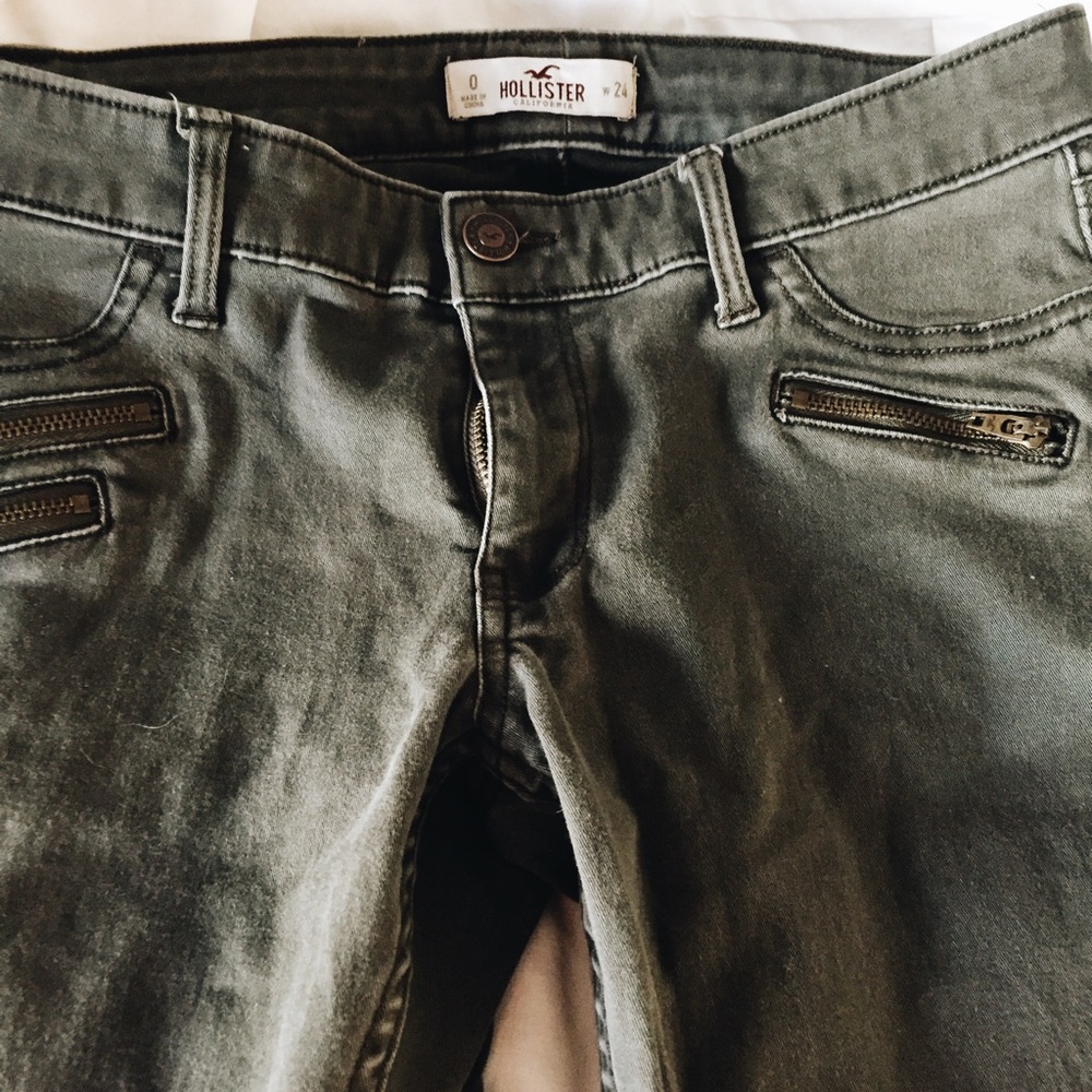 NEW army green hollister skinny jeans🌹