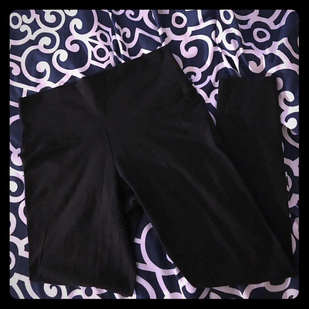 Wunder Under 7/8? Black lulu logo! High rise