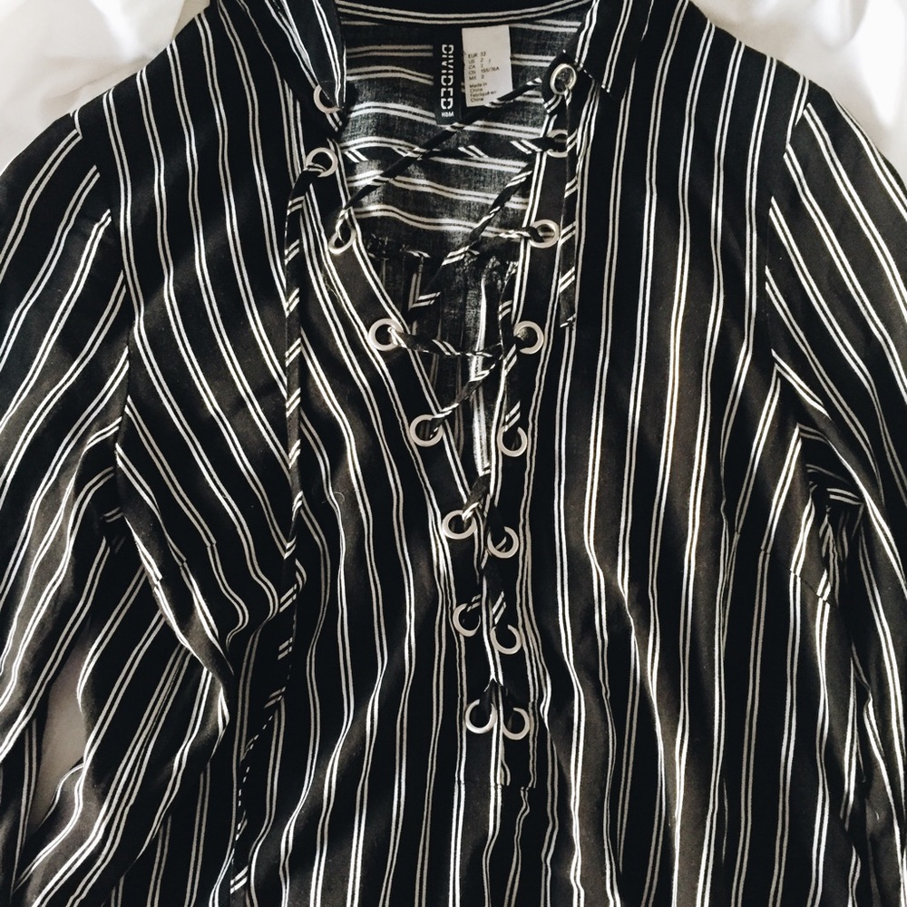 lace up striped blouse🌹