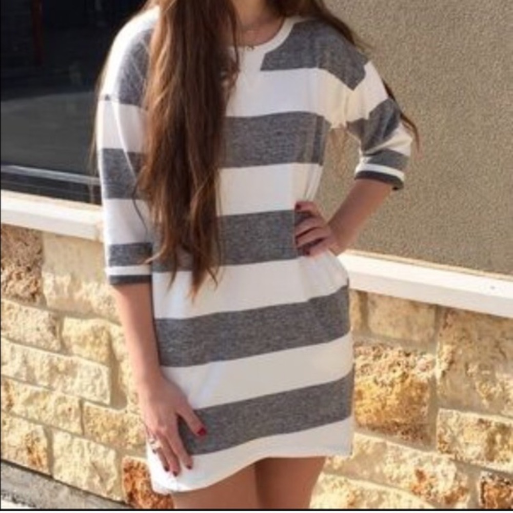 Super soft dress with pockets.