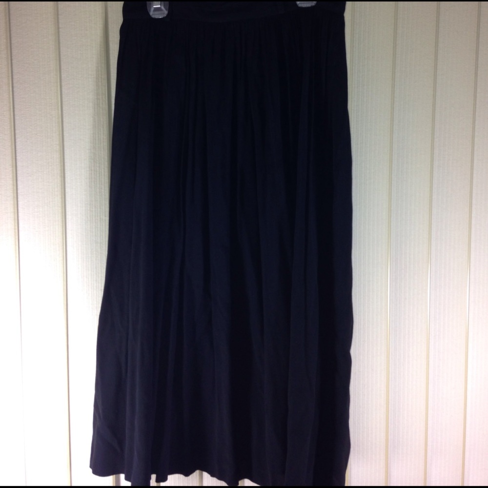 Black long pleated lined skirt