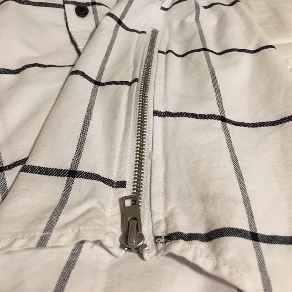 Large On The Byas button down with side zippers🔥 - Picture 3 of 4