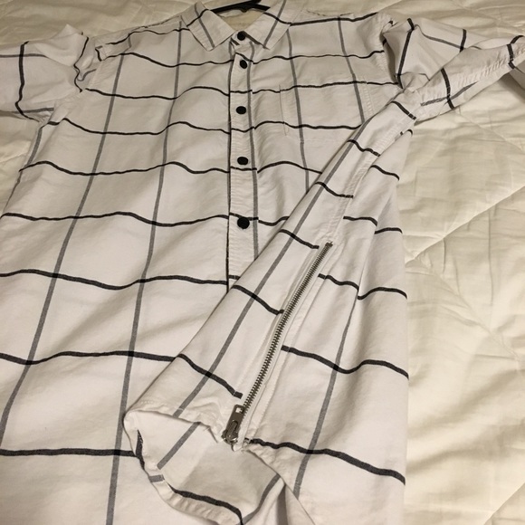 Large On The Byas button down with side zippers🔥 - Picture 4 of 4