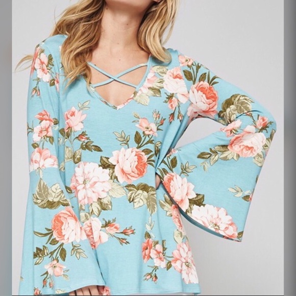 🎉HP stunning blue floral bell sleeve top- LAST 1 - Picture 5 of 5