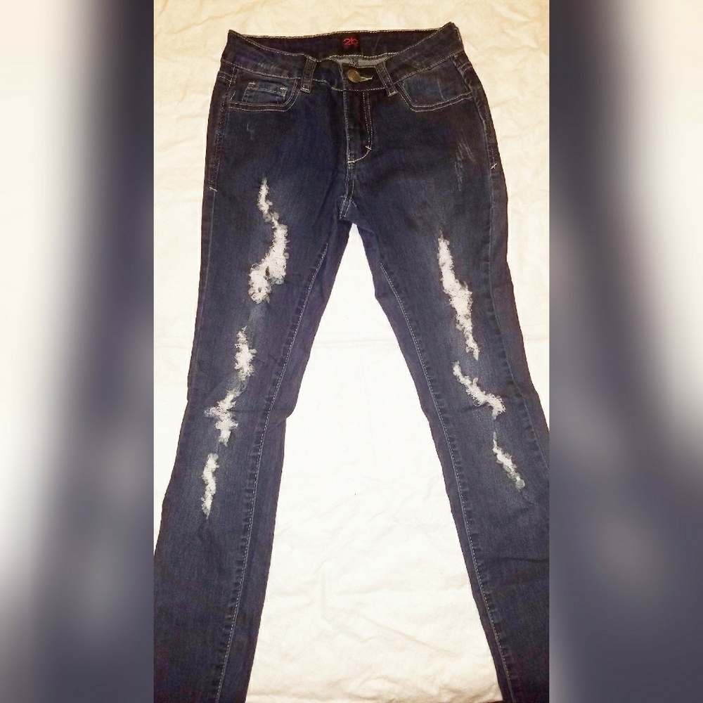 2b bebe Destroyed Skinny Jeans