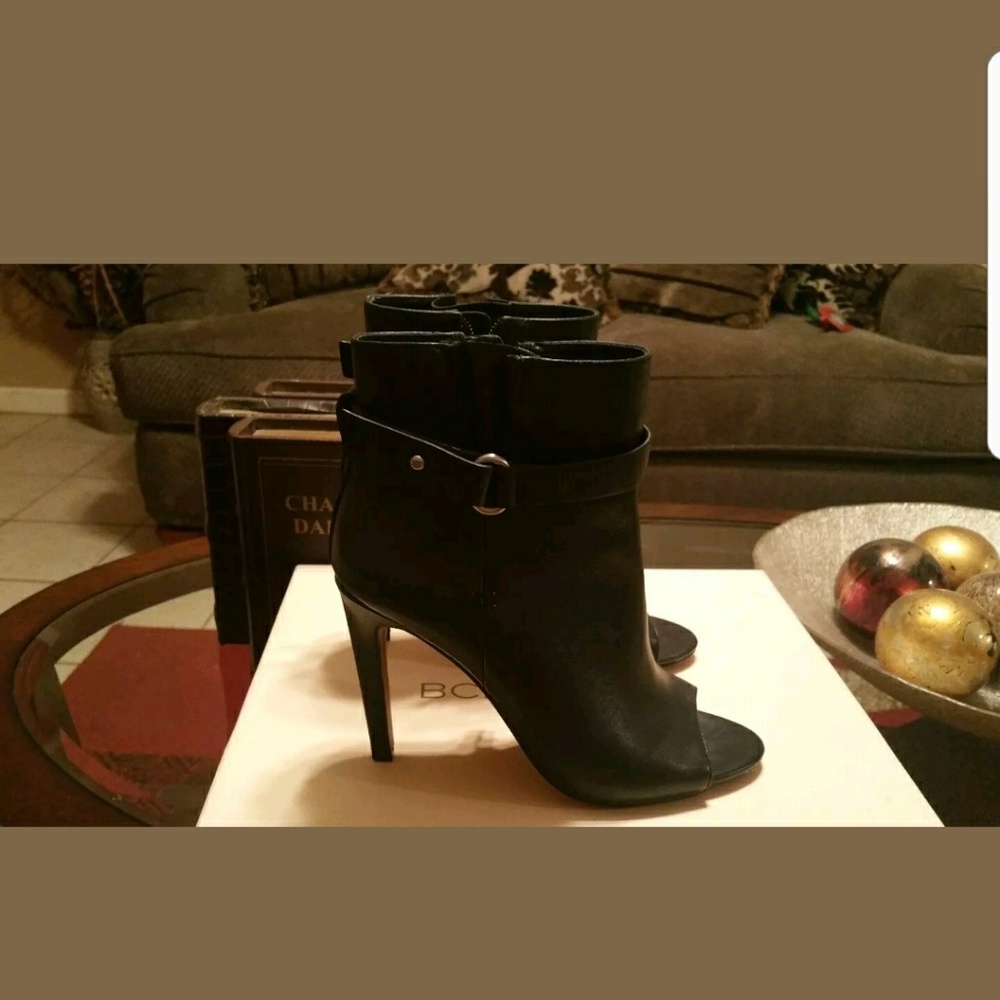 Black BCBG Size 6 Leather Booties
