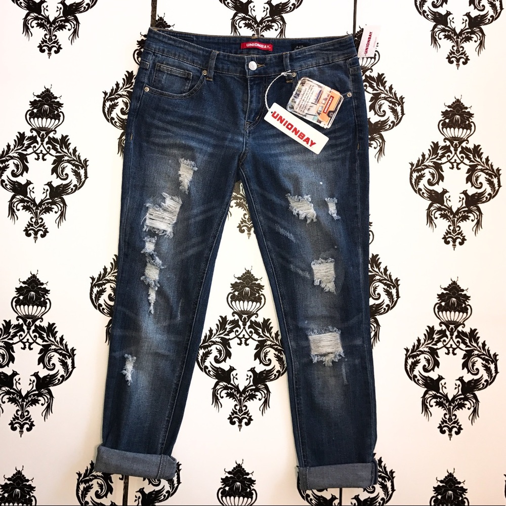 🍀 NWT! Super Cool Distressed ankle Crop Jeans! - Picture 2 of 6