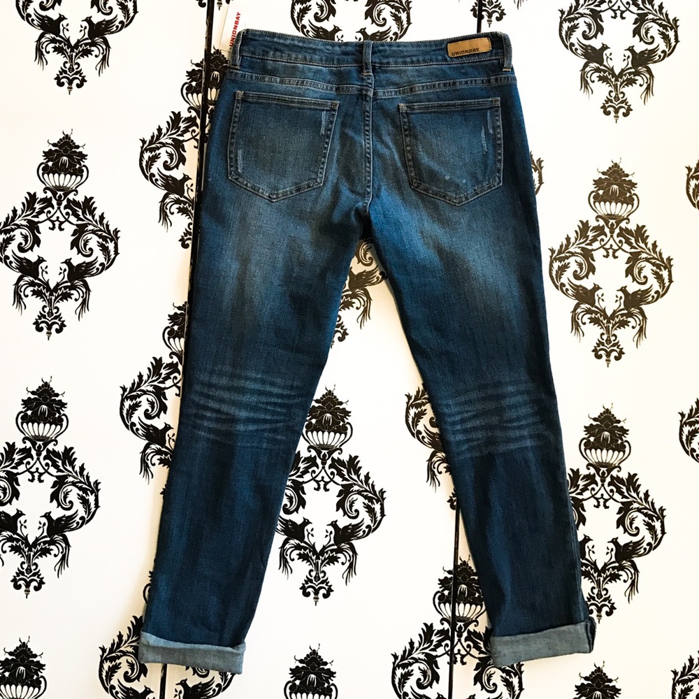 🍀 NWT! Super Cool Distressed ankle Crop Jeans! - Picture 3 of 6
