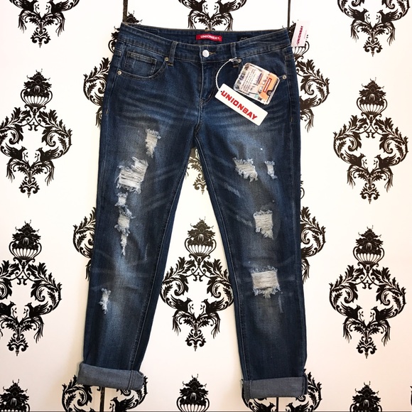 π NWT! Super Cool Distressed ankle Crop Jeans! - Picture 2 of 6