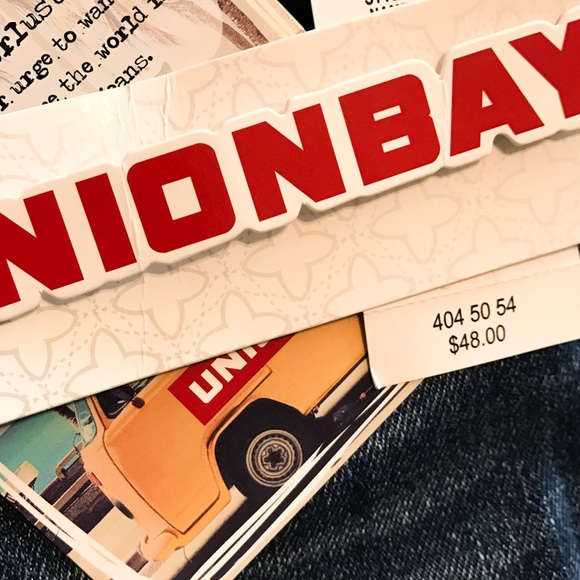 π NWT! Super Cool Distressed ankle Crop Jeans! - Picture 5 of 6