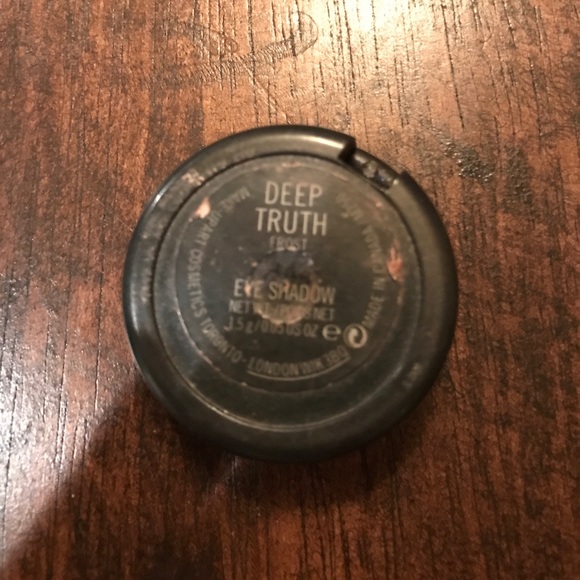 Mac eye shadow - Picture 2 of 2